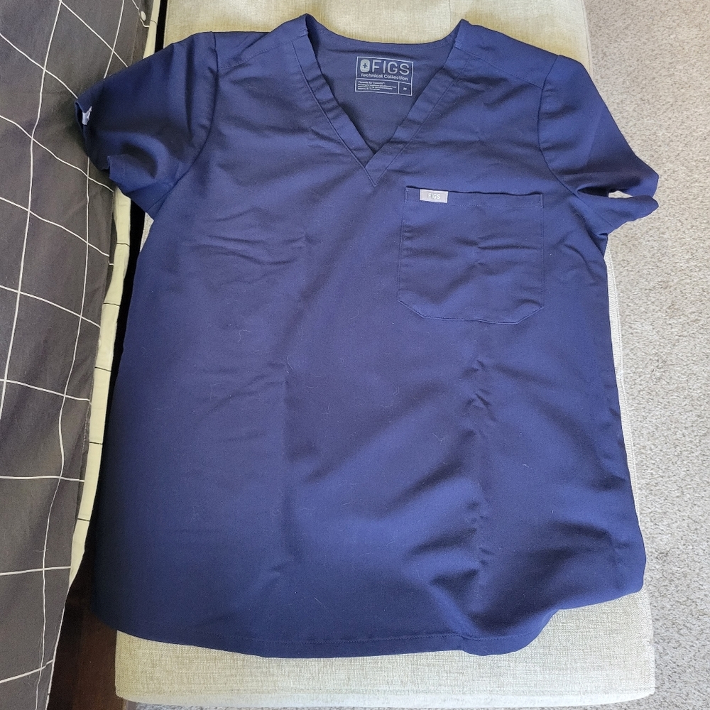 Figs scrub top